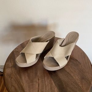 Crocs Women's Wedge Sandals Cream Size 8